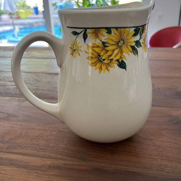 Thomson Pottery Sunflower 64 oz Pitcher - Picture 5 of 9